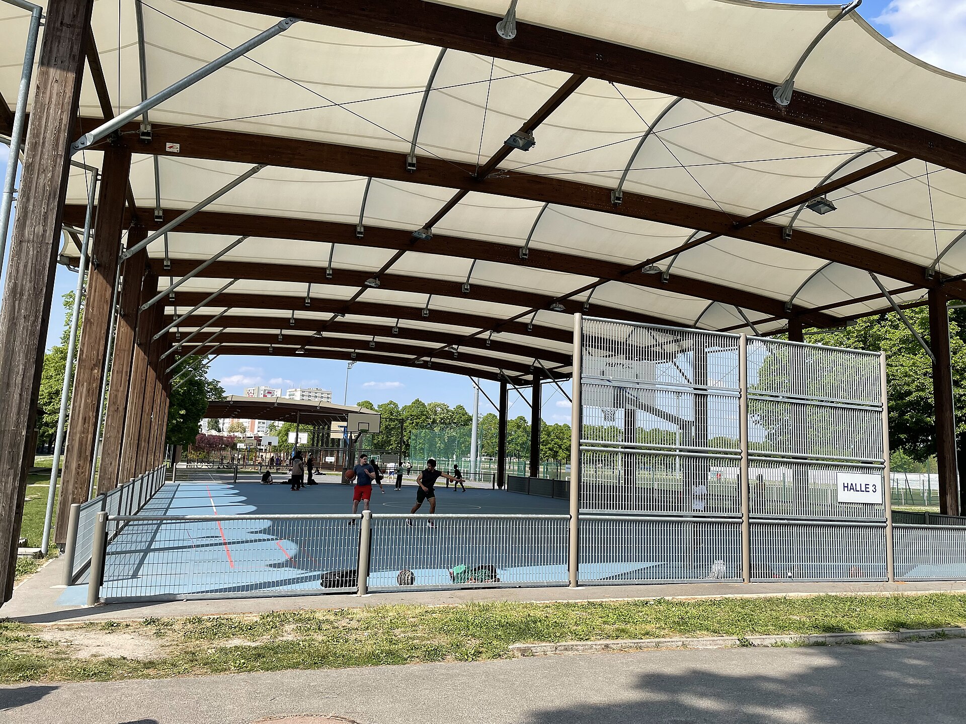 Terrain de basket-ball couvert au parc départemental des sports de Marville