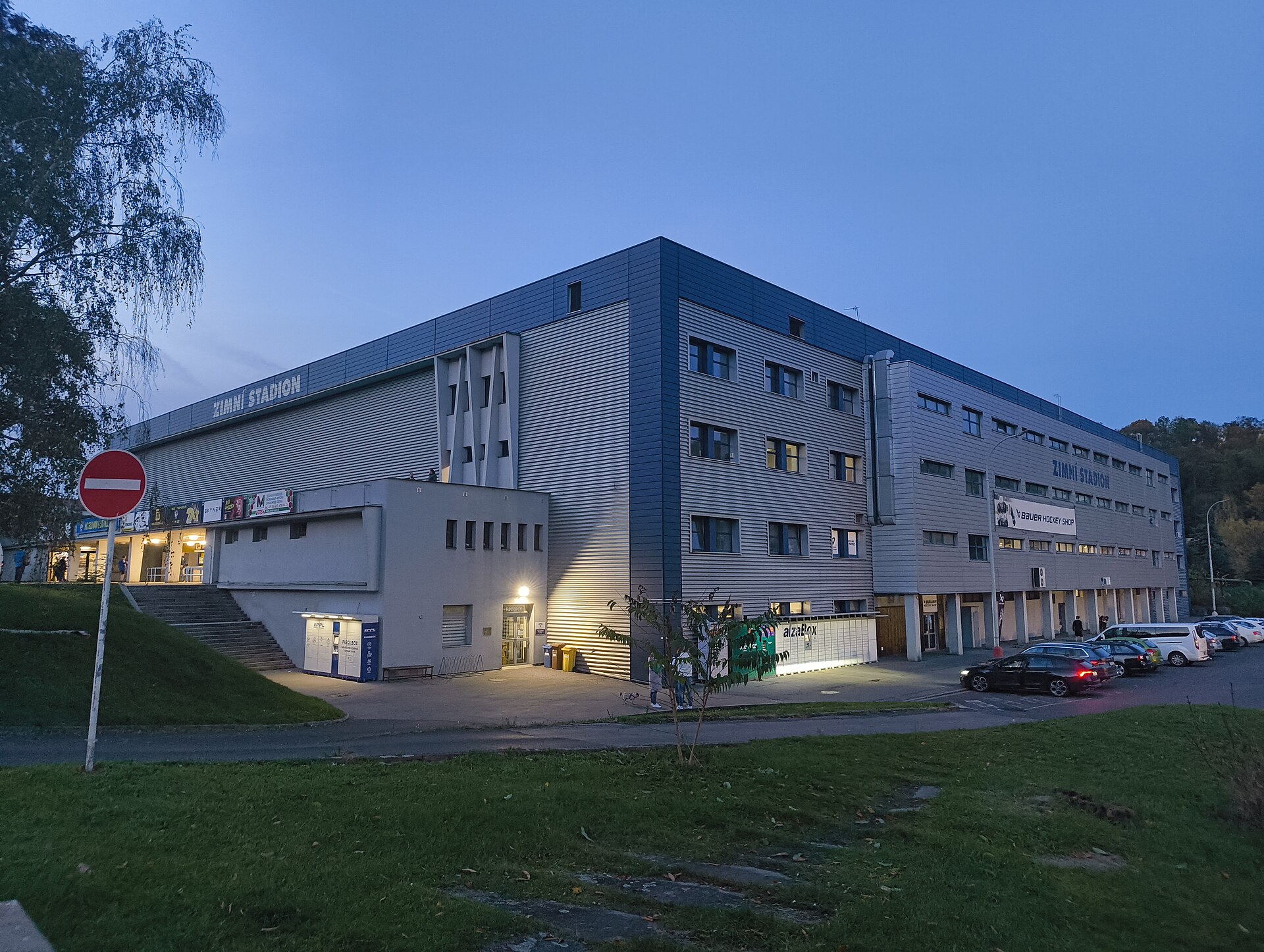 Zimní stadion v Ústí nad Labem pohledem z ulice Masarykova.