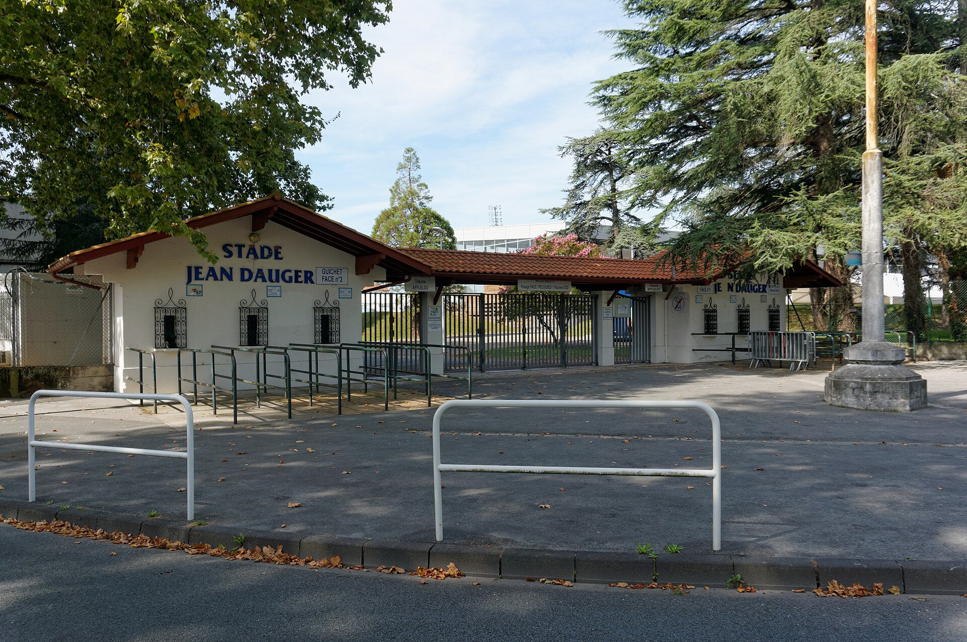 Entrée du stade Jean Dauger avenue du Dr Léon Moynac à Bayonne