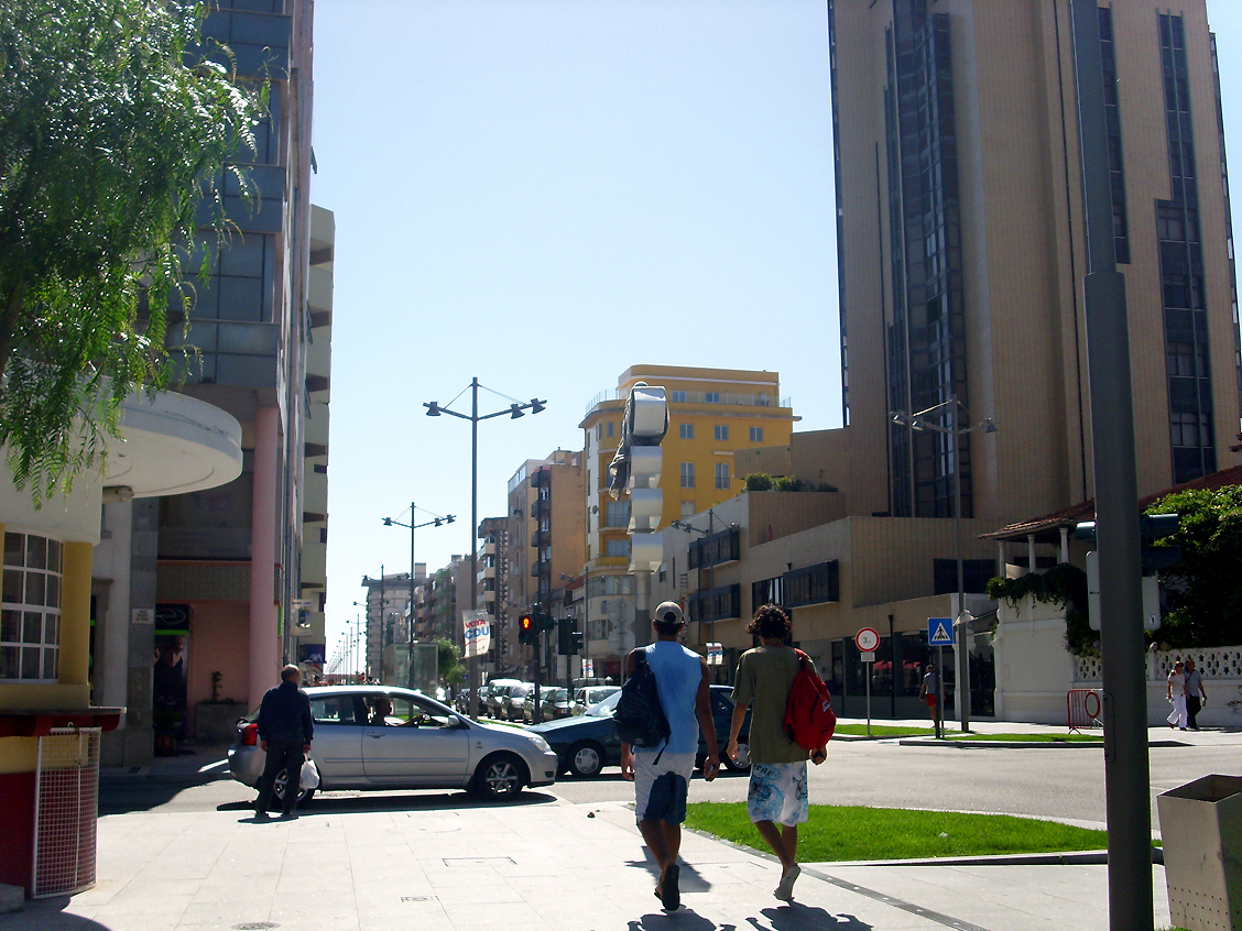 Mouzinho de Albuquerque Avenue in Downtown Póvoa
