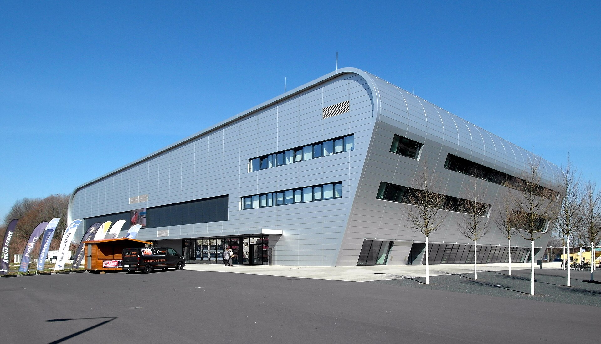 21.03.2019 01067 Dresden-Friedrichstadt, Weißeritzstraße 4 / Ecke Magdeburger Straße (GMP: 51.059366,13.725827): BallsportARENA. Erbau 2015 bis 2017 nach Plänen der ARCHIprocess GmbH aus Dresden. [SAM0080.JPG]20190321210DR.JPG(c)Blobelt