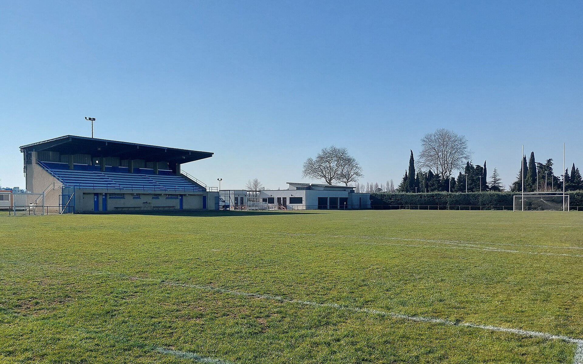 Vue du stade des Pyrénées et de la Maison des sports.