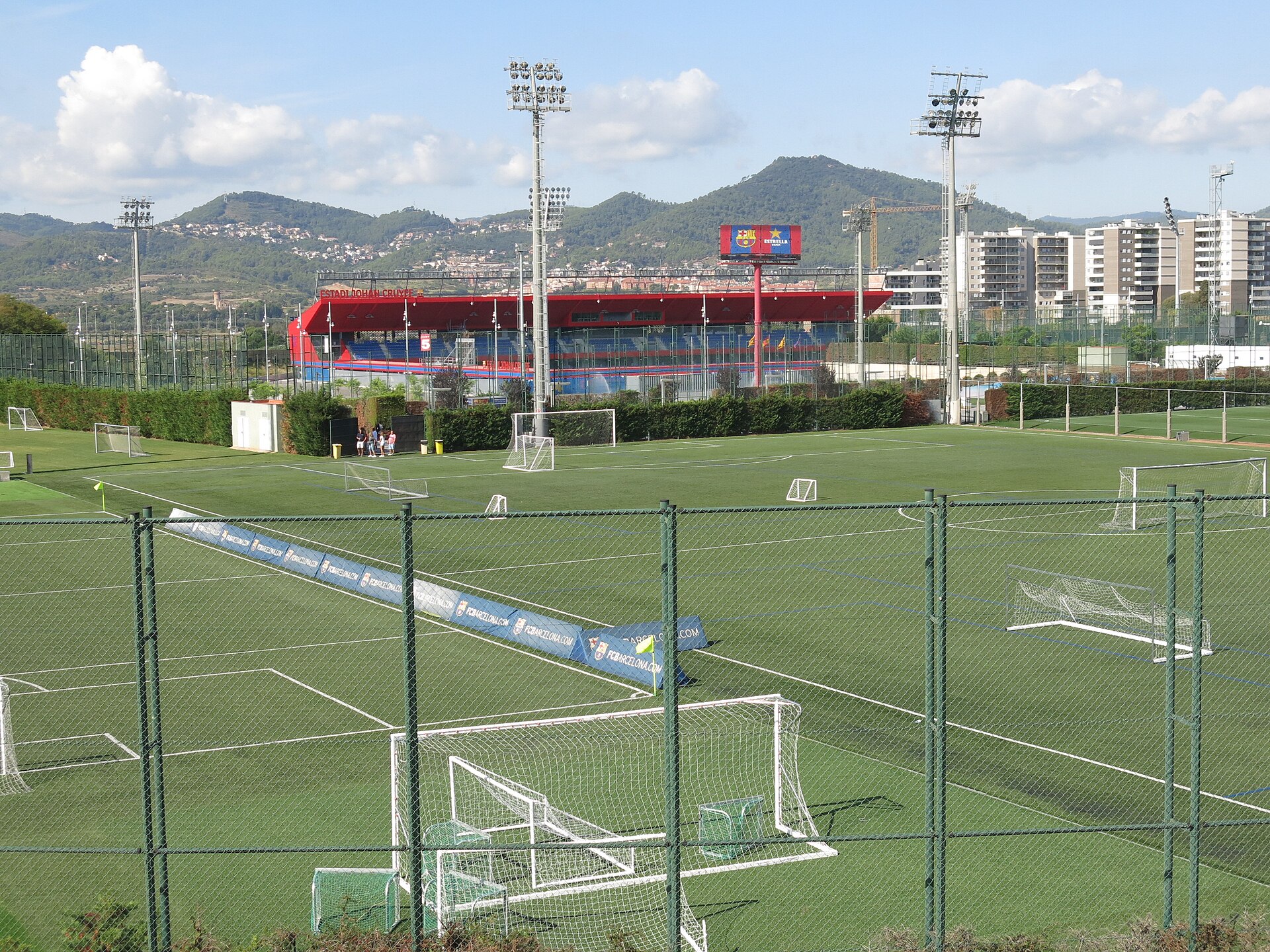Ciutat Esportiva Joan Gamper (Sant Joan Despí), camp de gespa i estadi Johan Cruyff