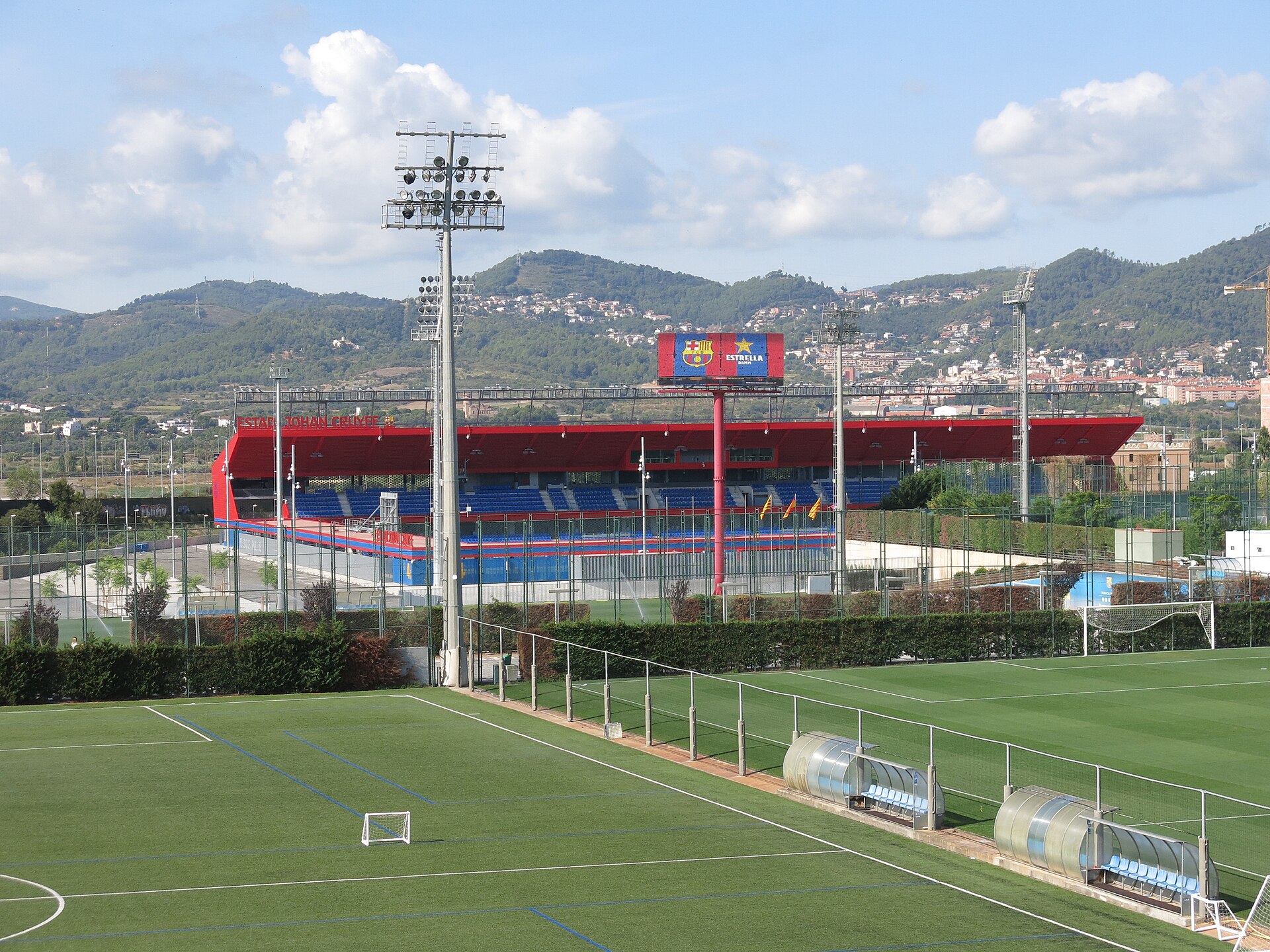 Ciutat Esportiva Joan Gamper (Sant Joan Despí), camp de gespa i estadi Johan Cruyff