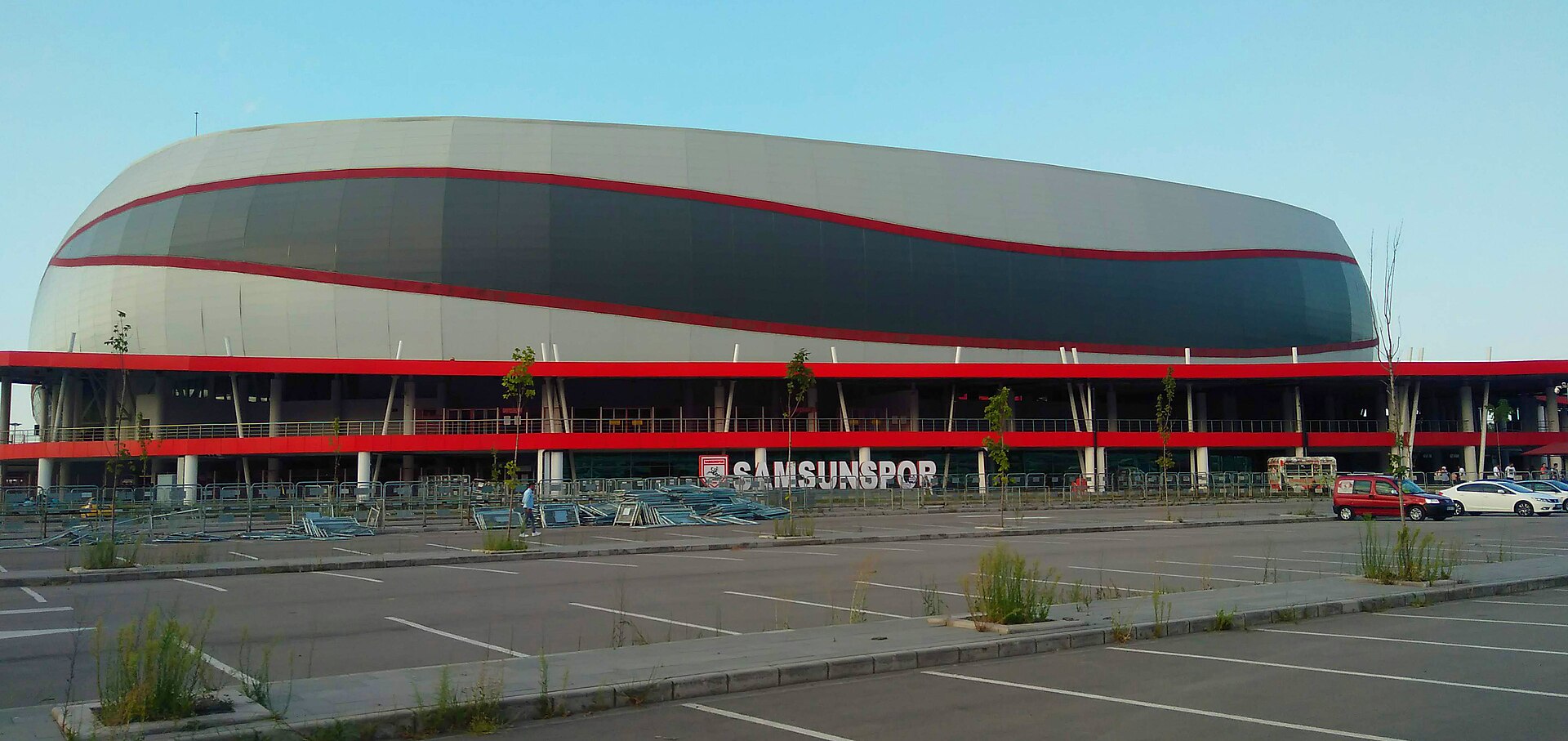 Samsun'un Tekkeköy ilçesinde bulunan 19 Mayıs Stadyumu'nun dış görünümü.