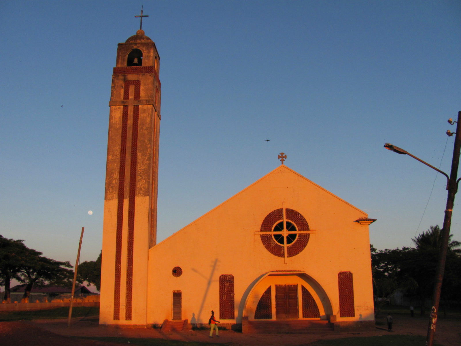 Foto Frontal da Igreja do Sacalumbo Nossa Senhora das Vitórias do Luena.