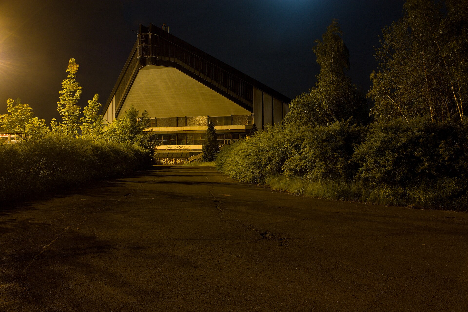 180 s, ƒ/9, ISO 100, 18 mm, 11:15 PM Frydek-Mistek, Czech Republic This is a stadium for sport activities (ice hockey etc.) built in 1985. There is a dispute between town hall and architects regarding future of this building. Politicians from town hall want to demolish this stadium and build smaller