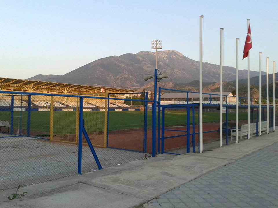 Fethiyespor'un evinde maçlarını yaptığı Fethiye Şehir Stadyumu.