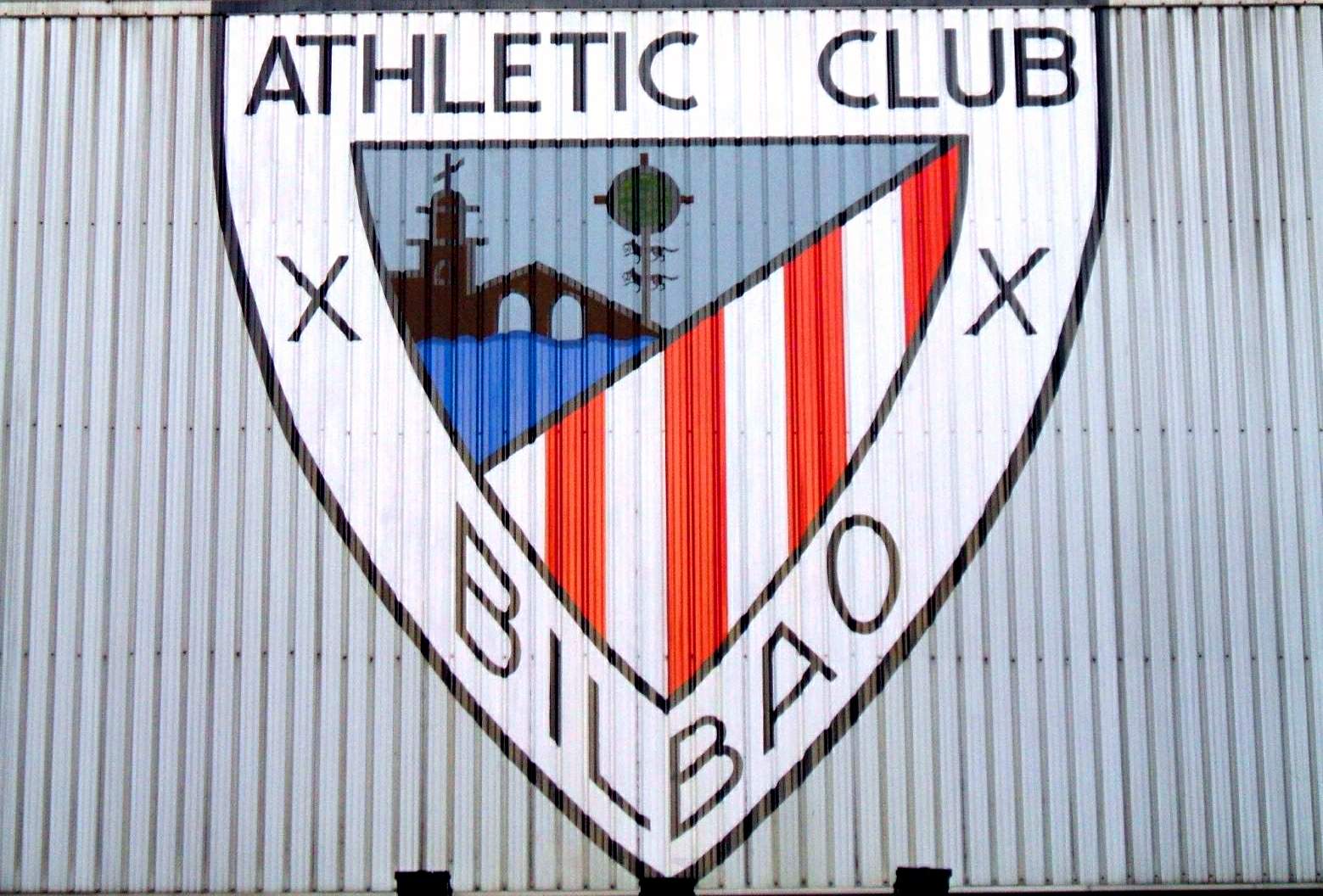 Escudo del Athletic Club de Bilbao en el antiguo Estadio de San Mamés