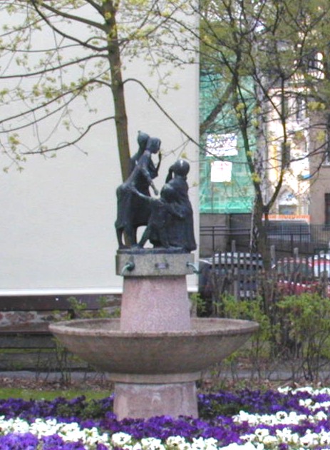 Aue, Brunnen „Klatschweiber