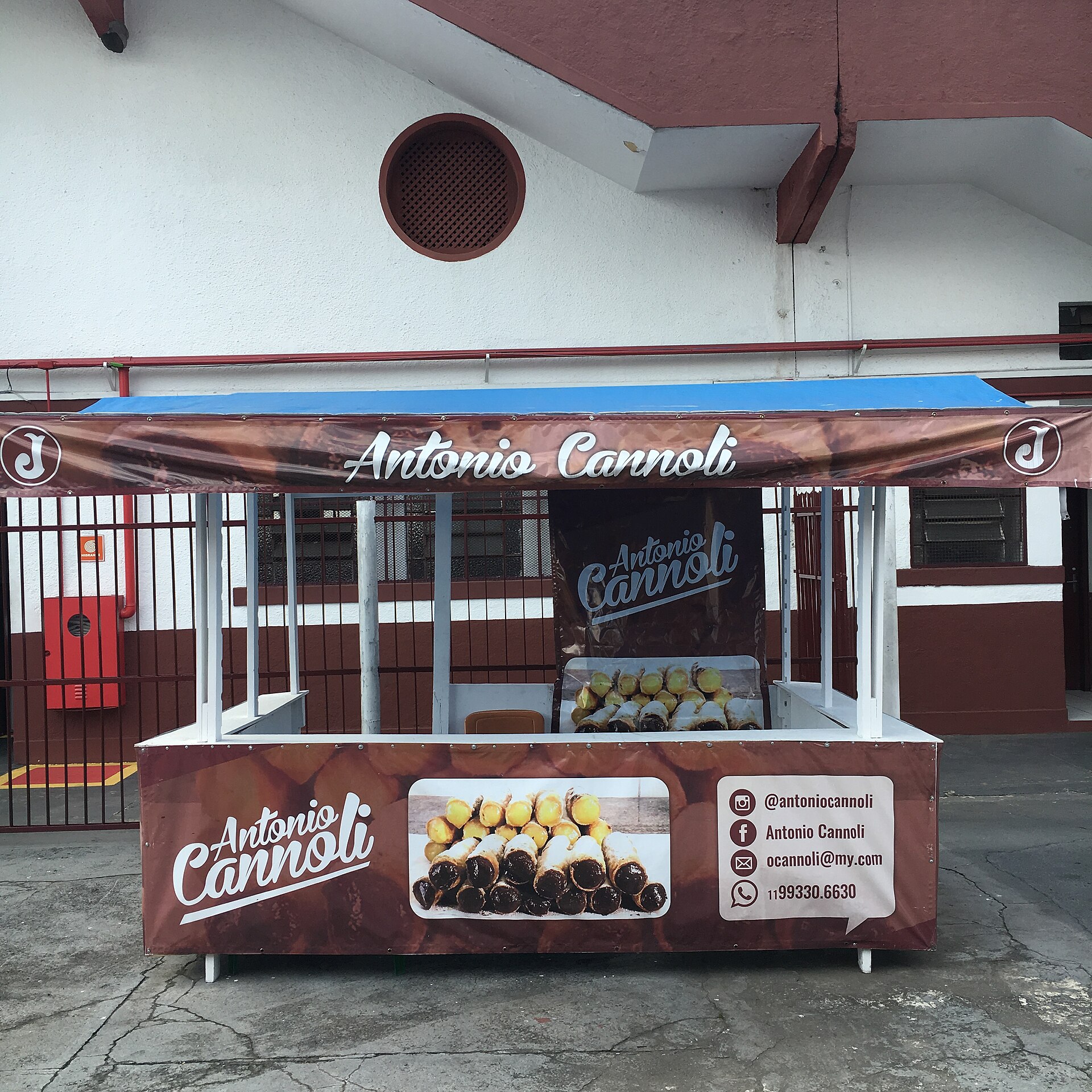 Tradicional barraca do Cannoli, localizada dentro do estádio.