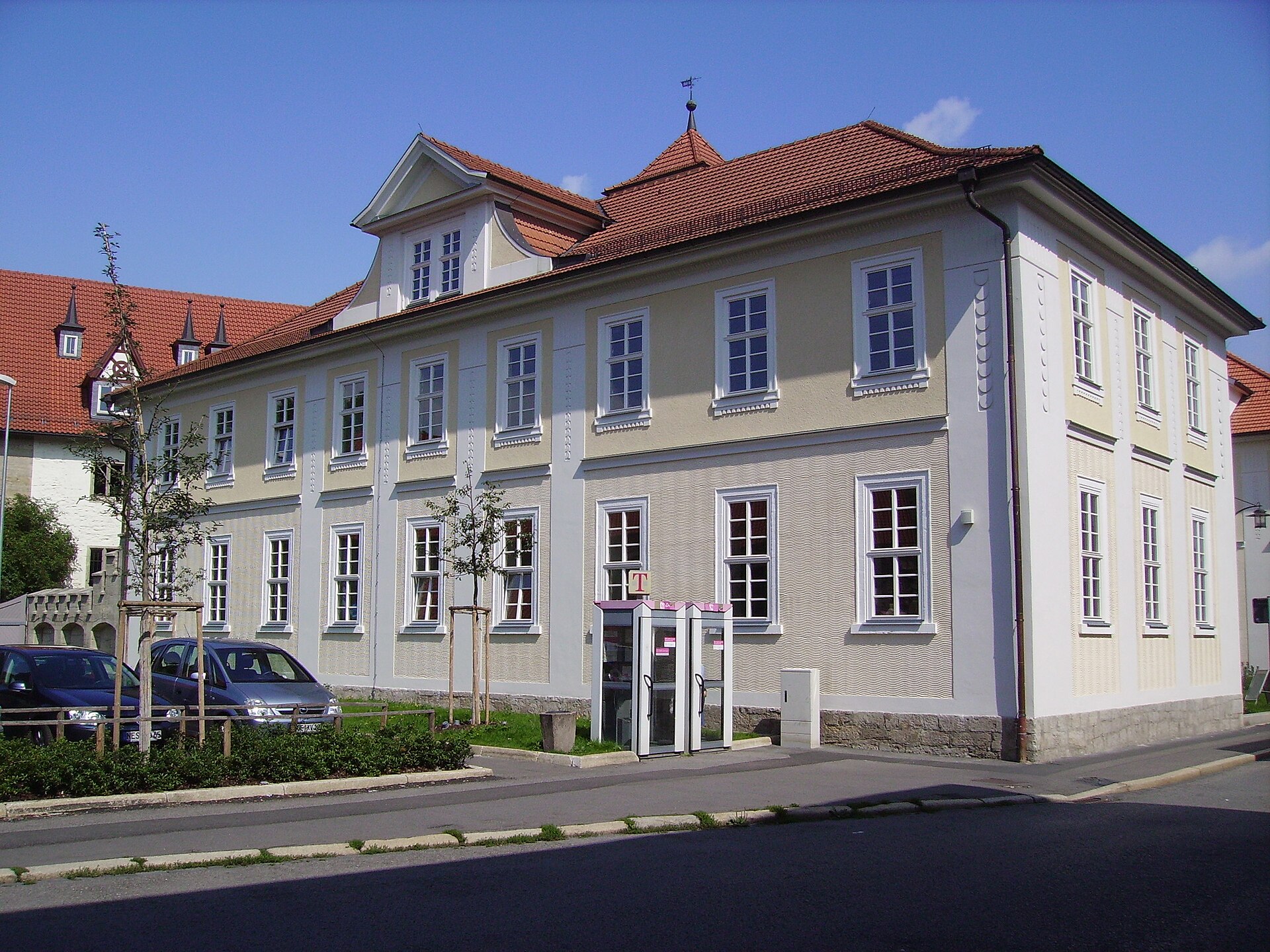 Gymnasium Bernhardinum, Meiningen ( Thüringen , Germany), 1945—1963 Henfling-Gymnasium, danach Polytechnische Oberschule „Rudolf Baumbach“, heute Volkshochschule.