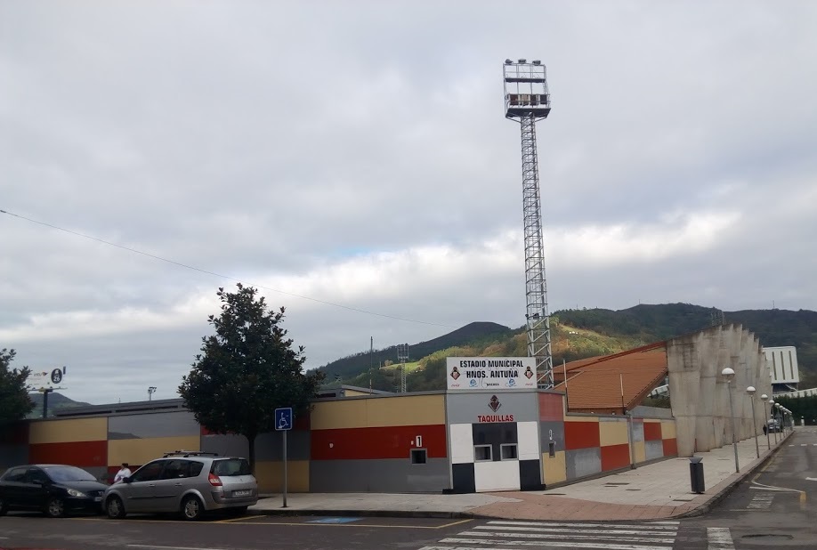 Estadiu Municipal Hermanos Antuña
