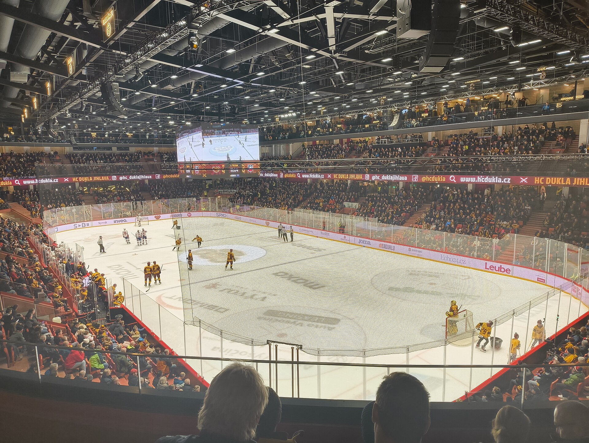 Horácká Aréna – Fotografováno během 2. třetiny zápasu 42. kola Maxa ligy mezi HC Dukla Jihlava a SK Horácká Slavia Třebíč (2025/2026); Fotografováno ze sedadla č. 19, 4. řady sektoru 210