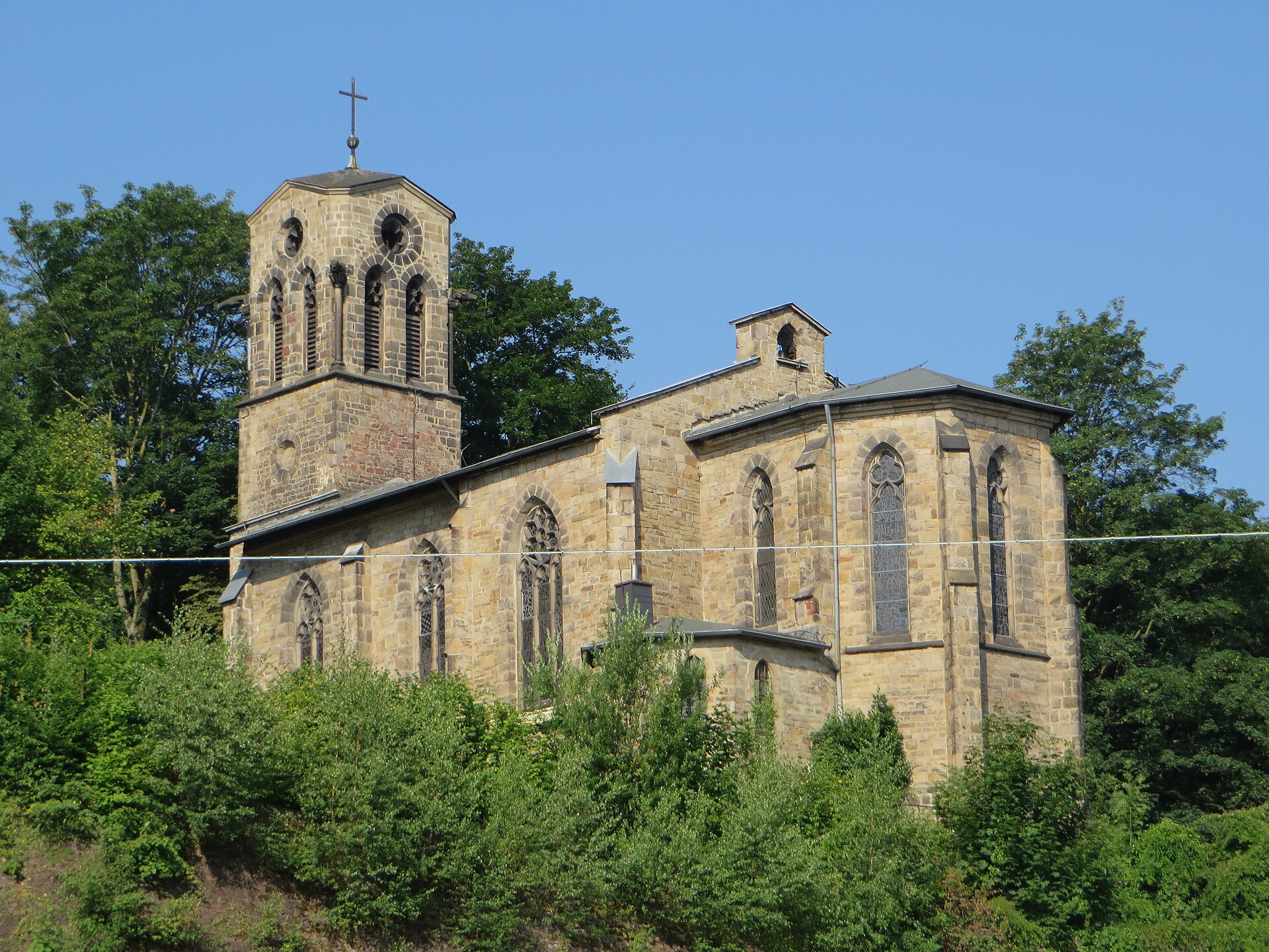 Denkmalgeschützte alt-katholische Auferstehungskirche in Hagen -Mitte, Elfriedenhöhe, am Eingang zum Stadtgarten. Weihe 1877; älteste alt-katholische Kirche Deutschlands. Ehemals zur alt-kath. Gemeinde St. Martin in Dortmund gehörig. Heute gehört sie als griechisch-orthodoxe Kirche der heiligen Irin