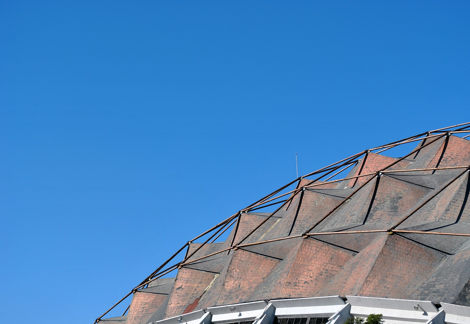 Detalle del Palacio de los Deportes de la Ciudad de México.