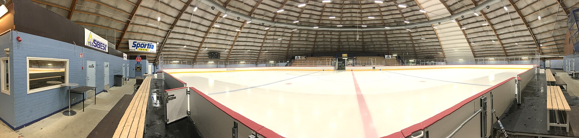 Tampereen harjoitusjäähallissa (Hakametsä 2) otettu panoraamakuva 29. lokakuuta 2016.