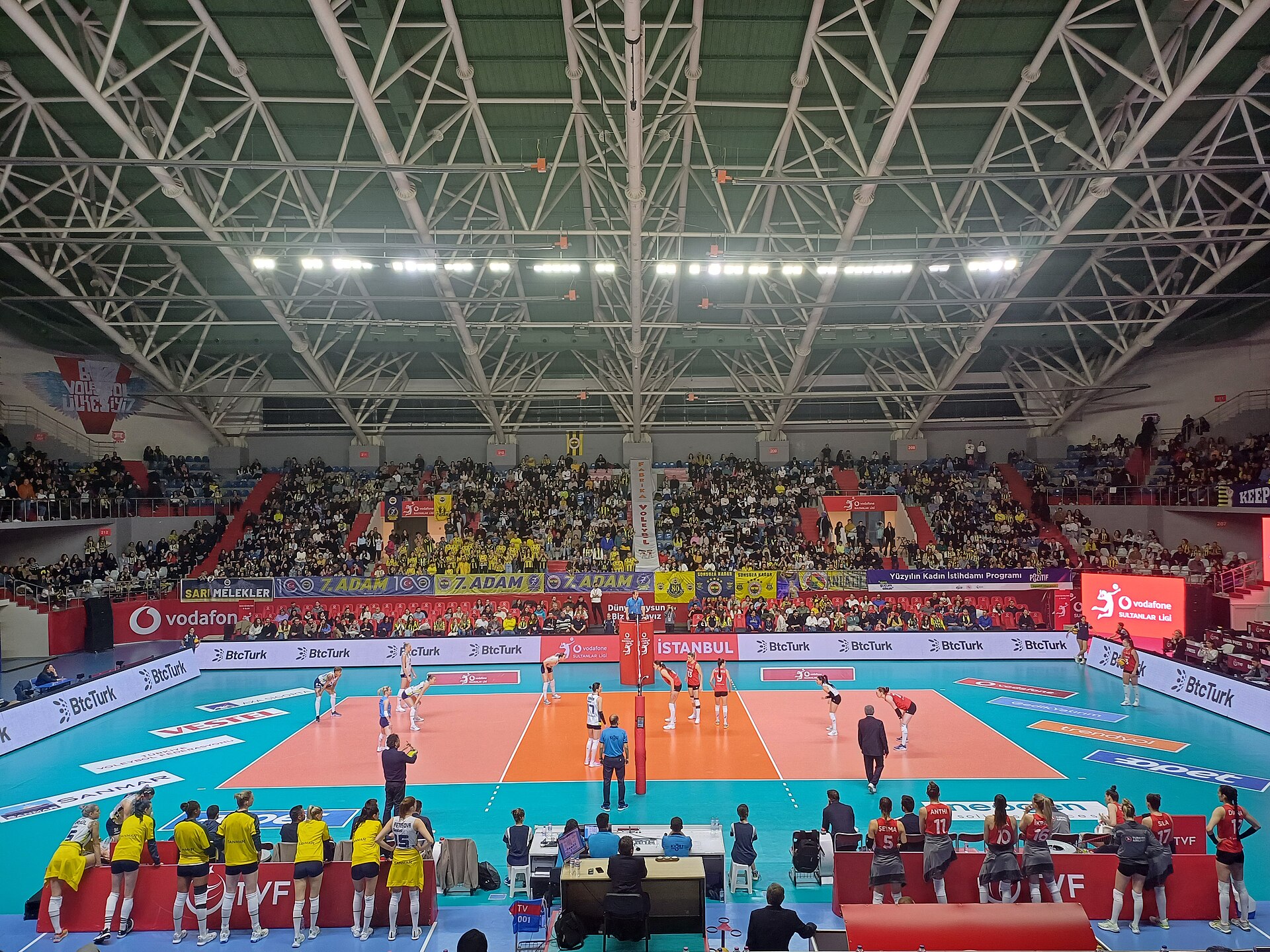 At Burhan Felek Sports Hall: Fenerbahçe Opet women's volleyball team in the match against Turkish Airlines.