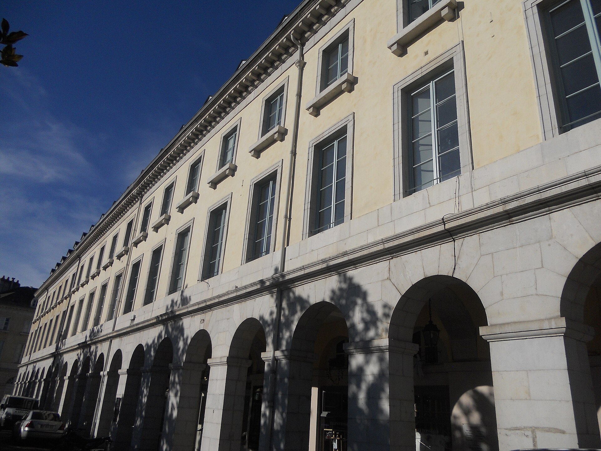 Des arcades de la place Gramont à Pau