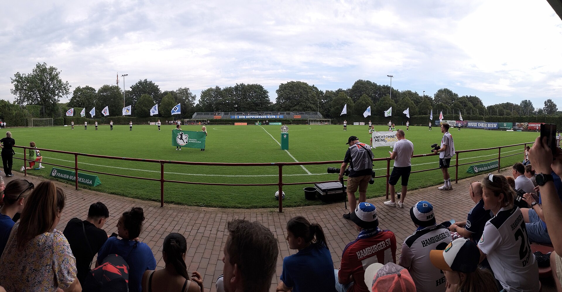 Eröffnungsfeier der 2. Frauen-Bundesliga 2023/24 im Sportpark Eimsbüttel zwischen dem Hamburger SV und Borussia Mönchengladbach