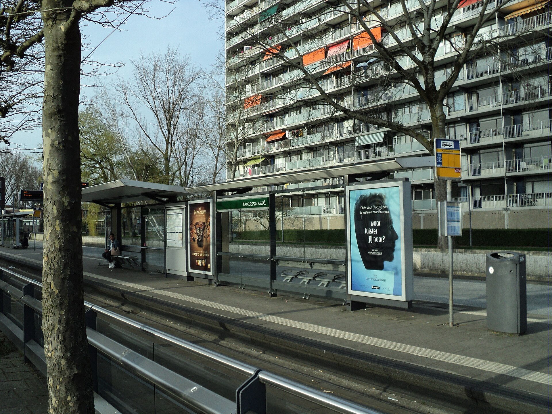 A photo of the bus and tram stop at Keizerswaard, a small shopping centre in Rotterdam.