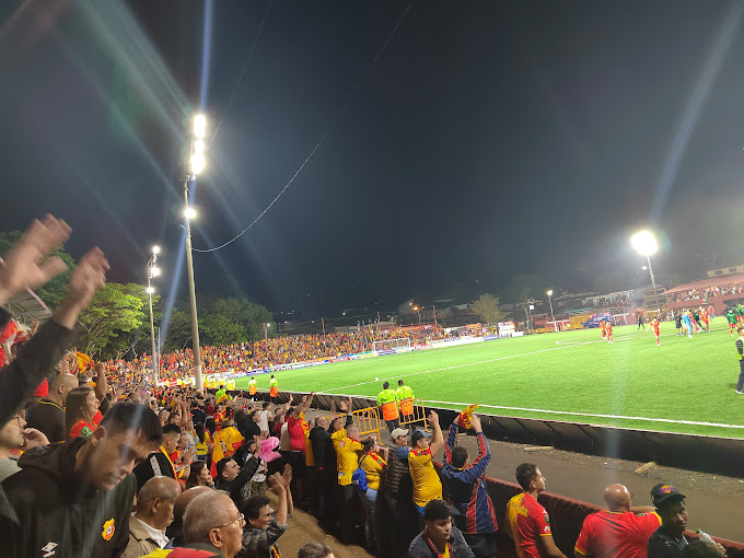 Estadio Carlos Alvarado de Santa Bárbara de Heredia, remozado en el 2024 para el campeonato nacional utilizado como sede del Club Sport Herediano