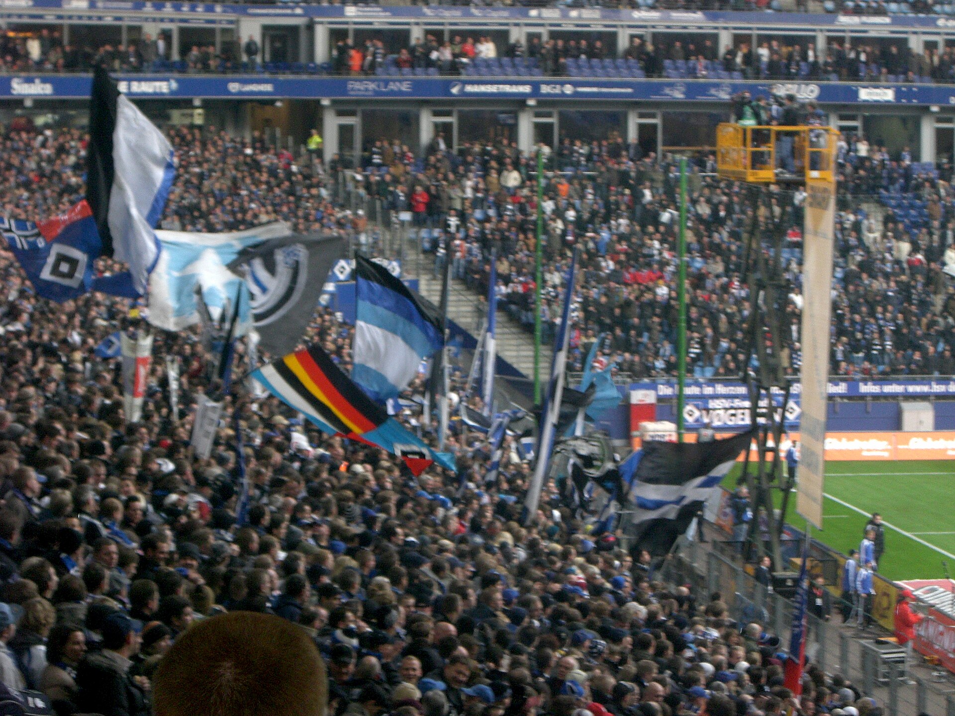 Lotto King Karl and Carsten Pape performing the song "Hamburg, meine Perle" in front of the North Stand of the Volksparkstadion (now known as HSH Nordbank Arena; home stadium of Hamburger SV) right before the match versus Borussia Mönchengladbach