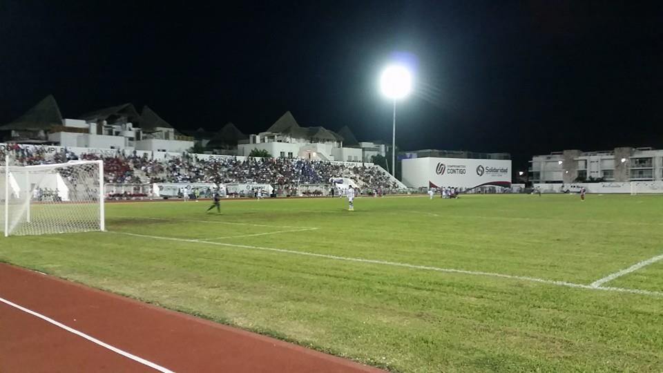 Interplaya durante un partido de segunda division