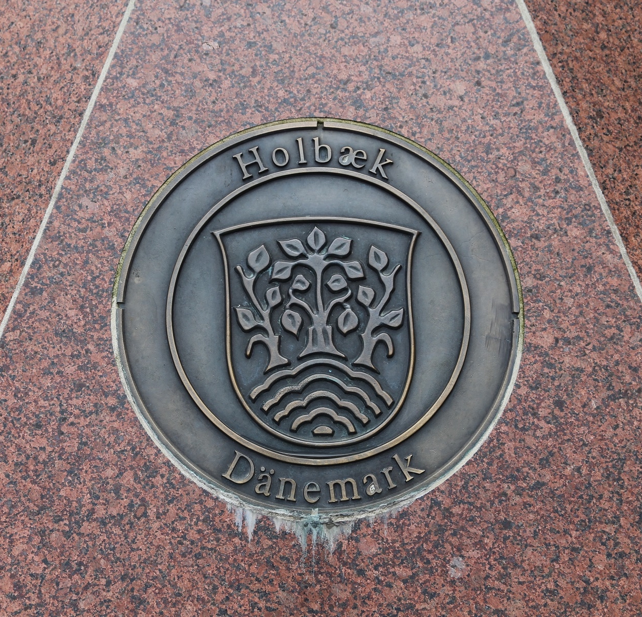 Holbæk is one of the twinned towns / sister cities of Celle in the North of Germany. Placed at a work of art with the further seals of her twinned towns. Inserted in polished granite of a multilateral similar to pyramid polygon (see survey photography)