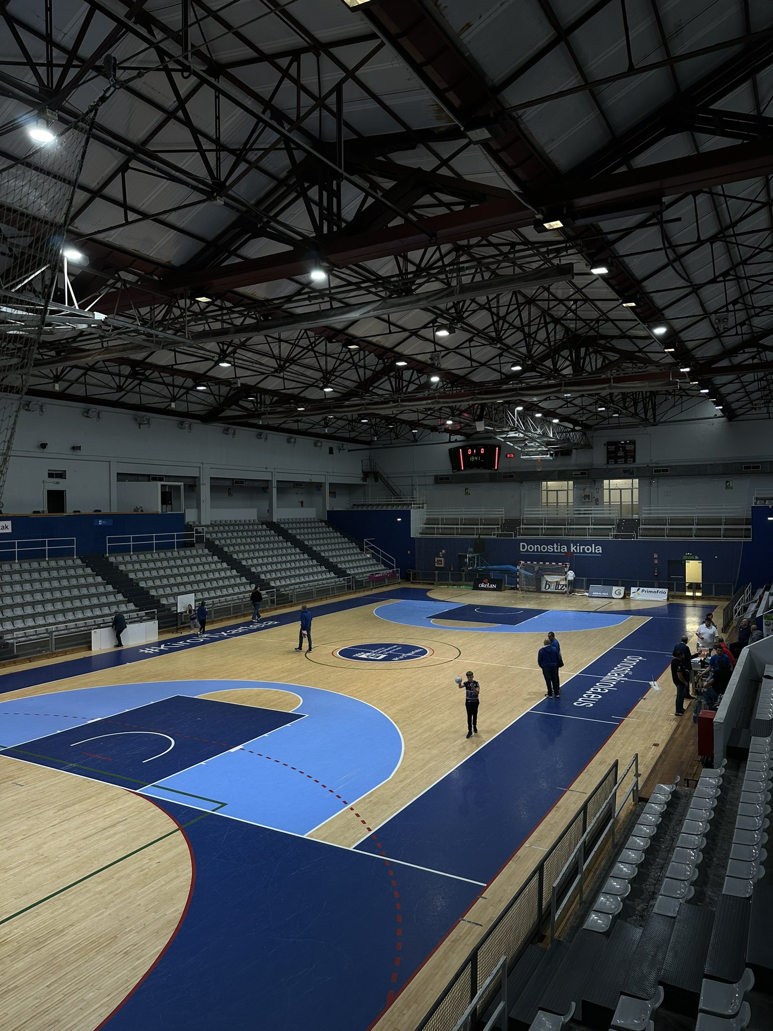 Fotografía del interior del pabellón Jose Antonio Gasca, San Sebastián