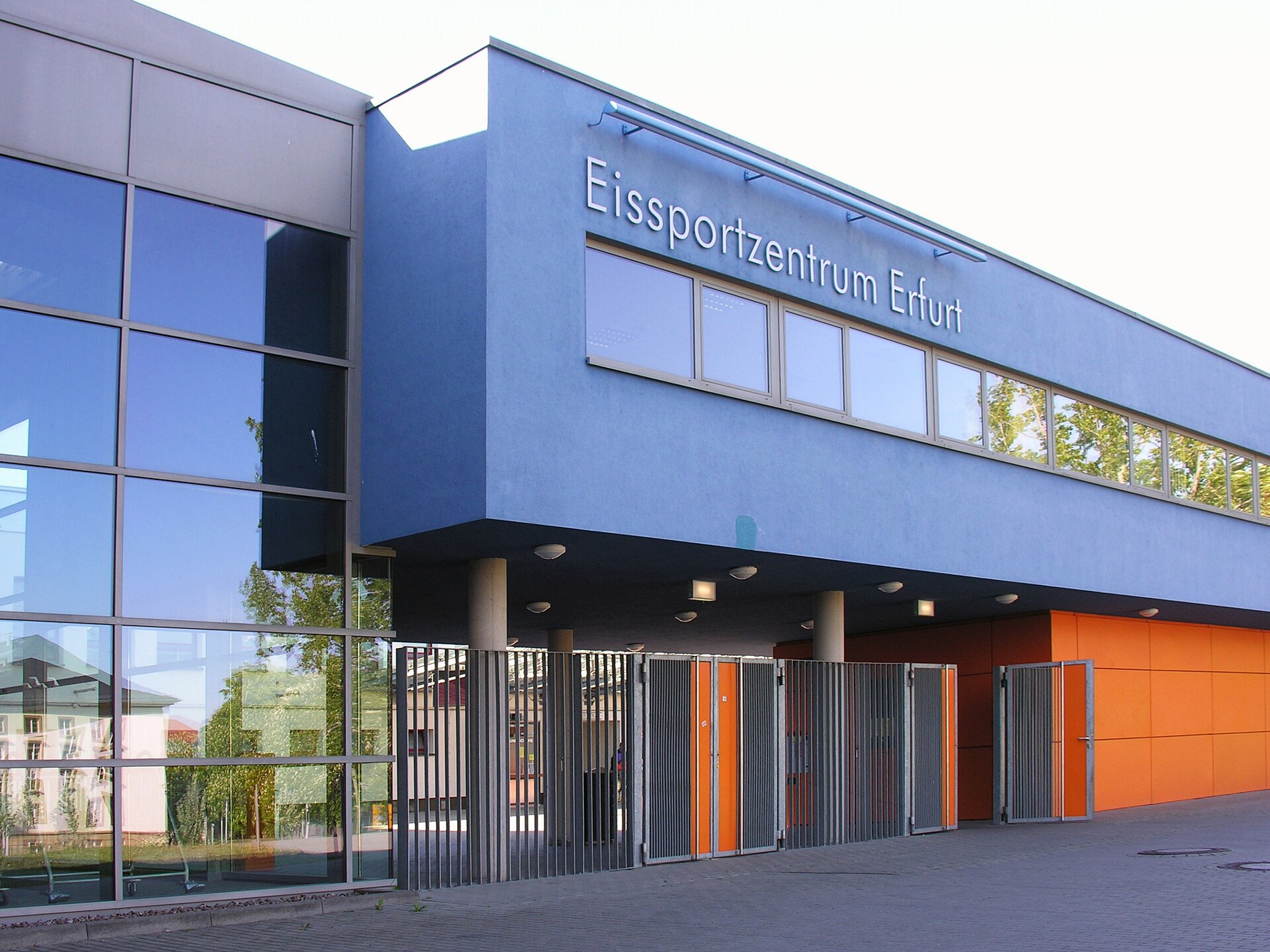 Eissportzentrum Gunda-Niemann-Stirnemann-Halle mit 400 m Eisbahn, Erfurt Thüringen - Foto Wolfgang Pehlemann Steinberg Ostsee DSCN1555.jpg