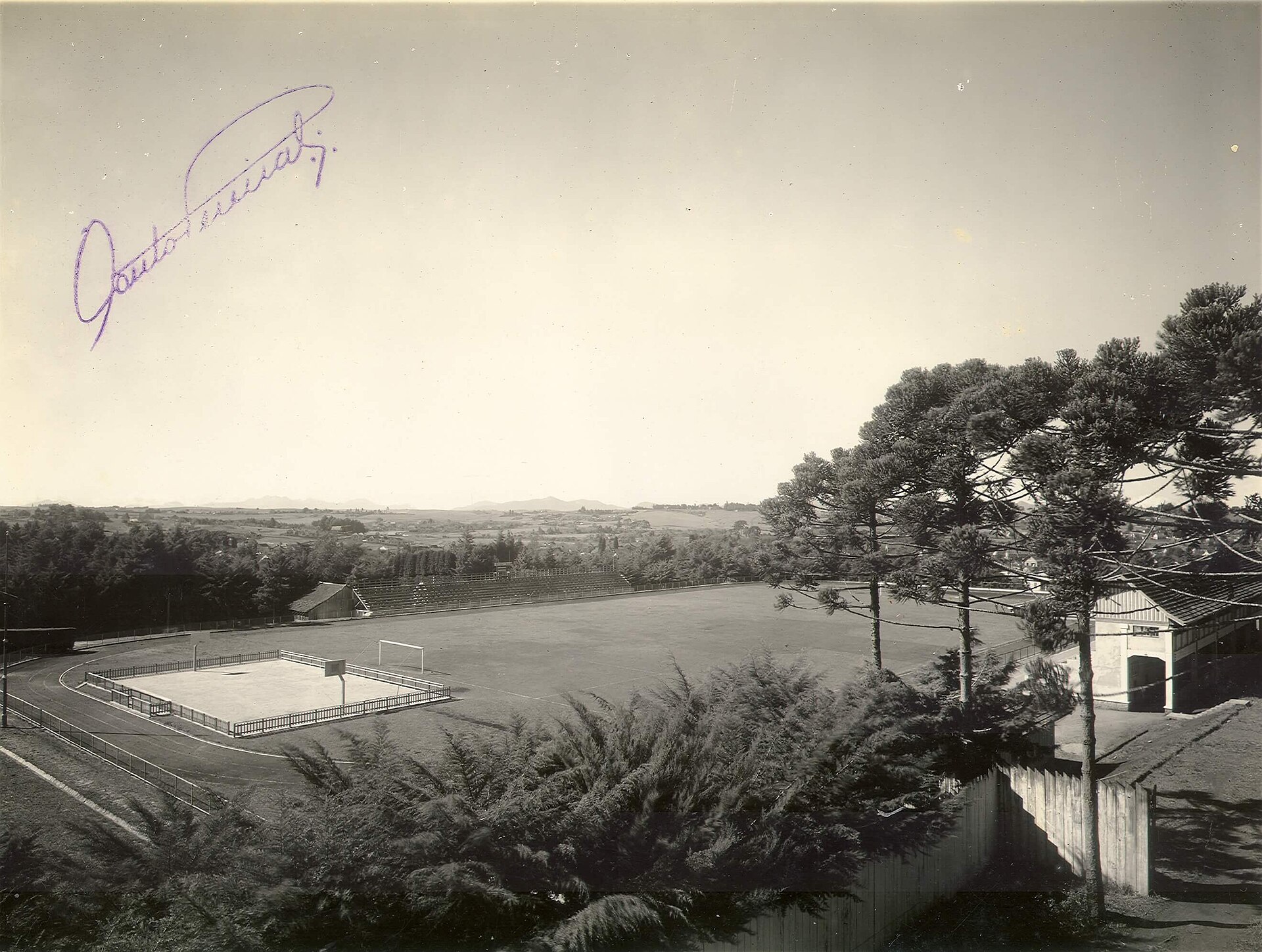 Terreno geral do Estádio Belfort Duarte em 1953 em Curitiba PR.
