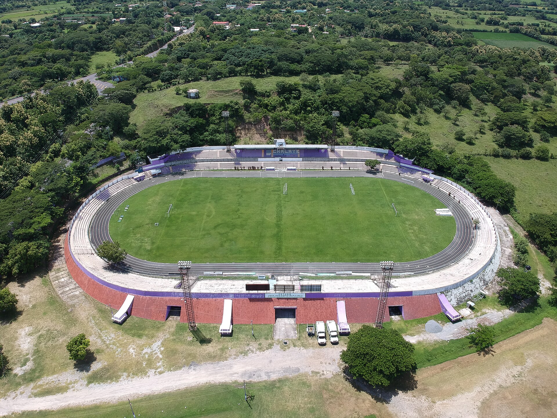 Vista aérea del Estadio José Gregorio Martínez en Chalatenango