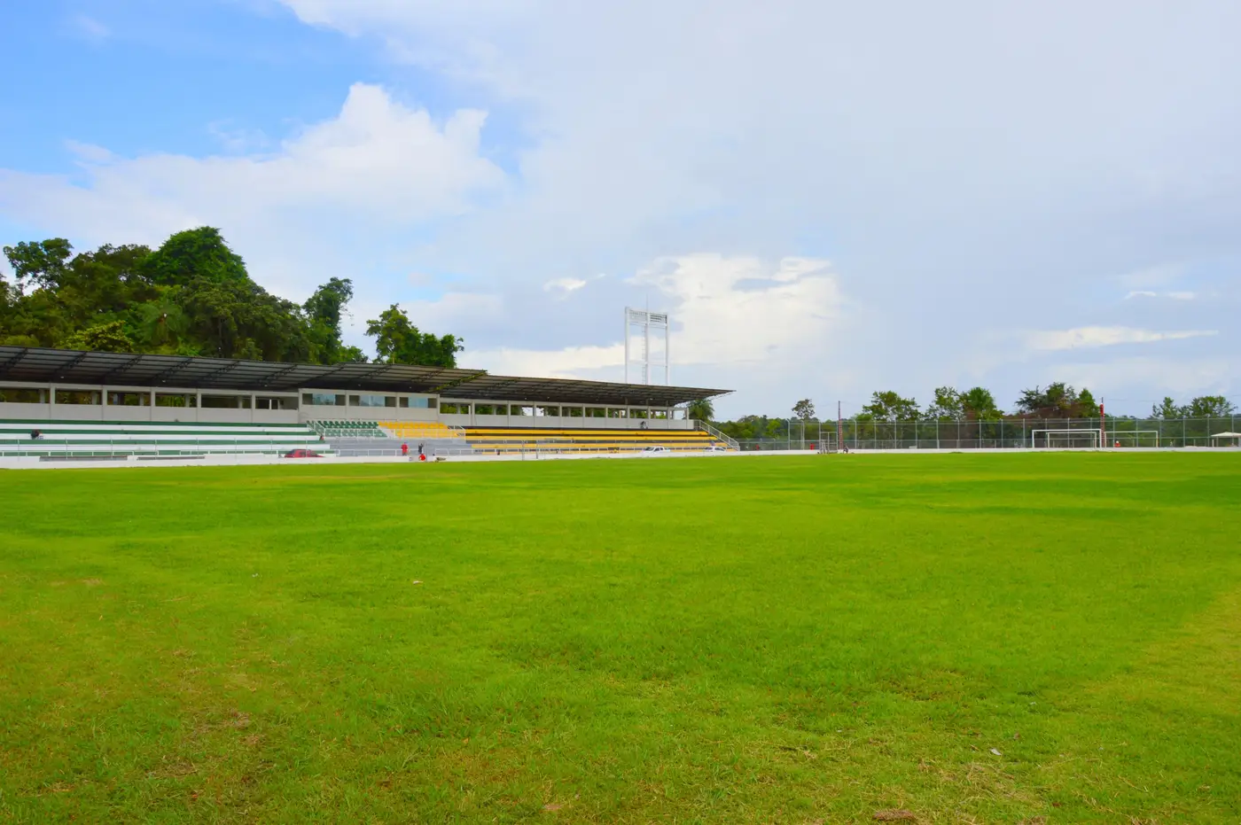 Com investimento de R$ 2,5 milhões, espaço histórico do futebol amapaense é reinaugurado em Santana com programação esportiva e homenagens a personalidades do esporte local.
