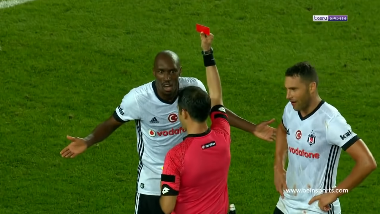 Atiba Hutchinson receives the red card after his second yellow card — 2017-18 Süper Lig Season – Fenerbahçe-Beşiktaş Derby (Cutout): „23.09.2017 | Fenerbahçe-Beşiktaş | 2-1“ beIN-Sports-Summary, July 2019.