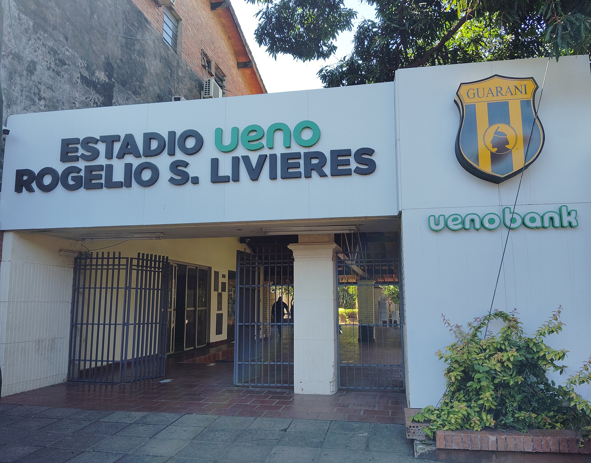 Entrada del estadio Rogelio Livieres del Club Guaraní de Asunción, Paraguay 2024