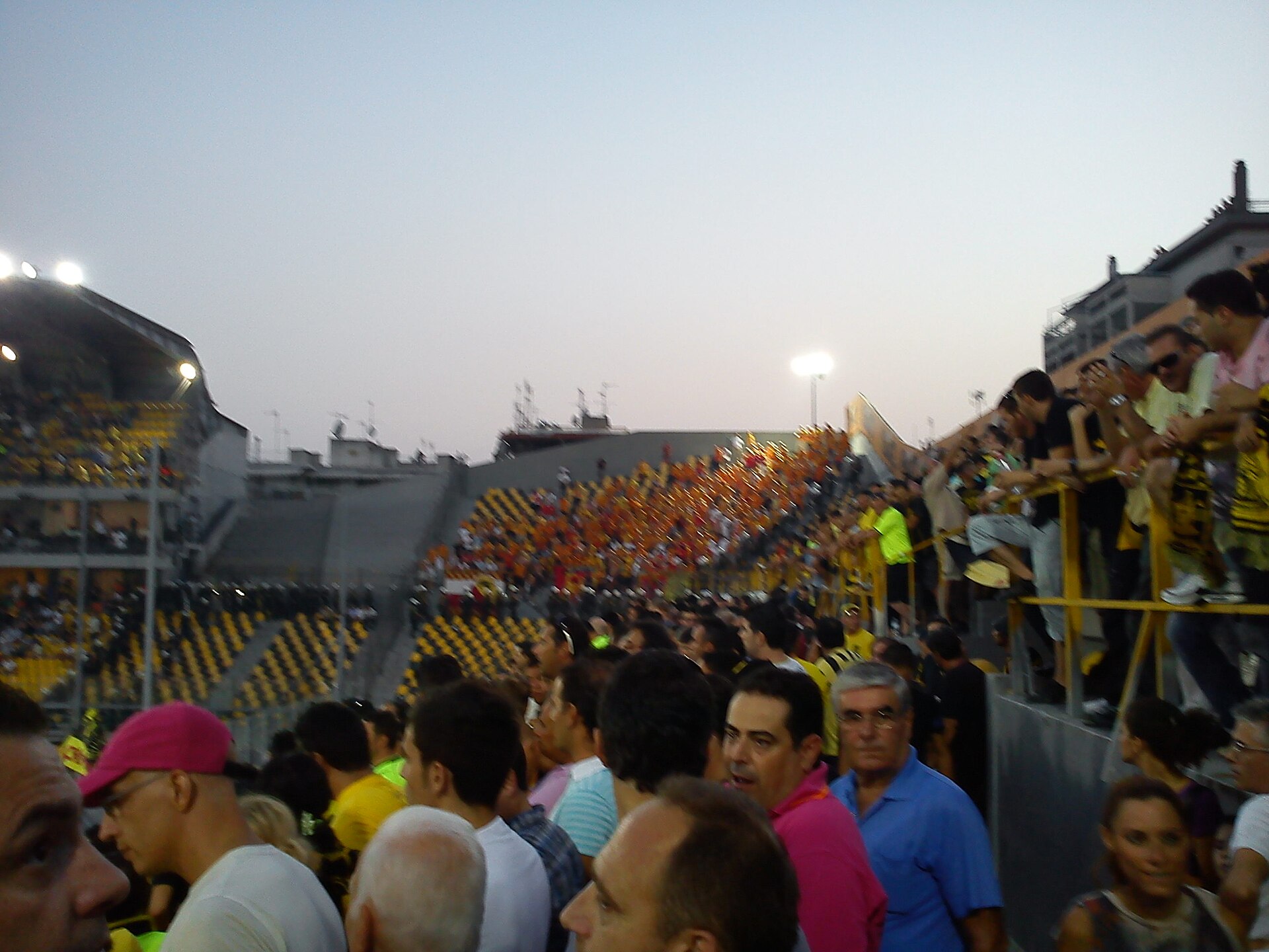 Jagiellonia Białystok fans (background), Aris FC - Jagiellonia (05/08/2010).