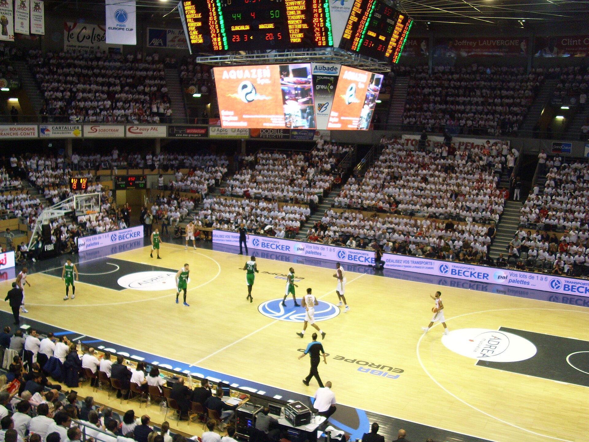 Finale aller de la Coupe d'Europe FIBA 2016-2017 au Colisée entre l'Elan Chalon et Nanterre. Action de match.
