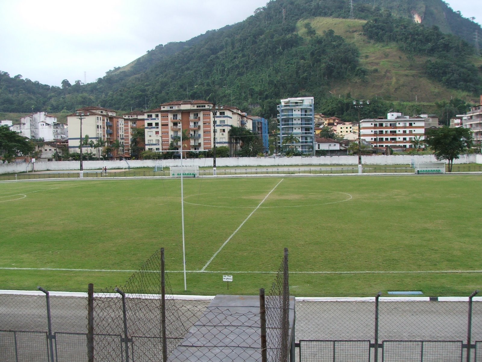 Jair Carneiro Toscano Stadium (Angra dos Reis). Comandante Castelo Branco Street, Jardim Balneário Neighborhood.