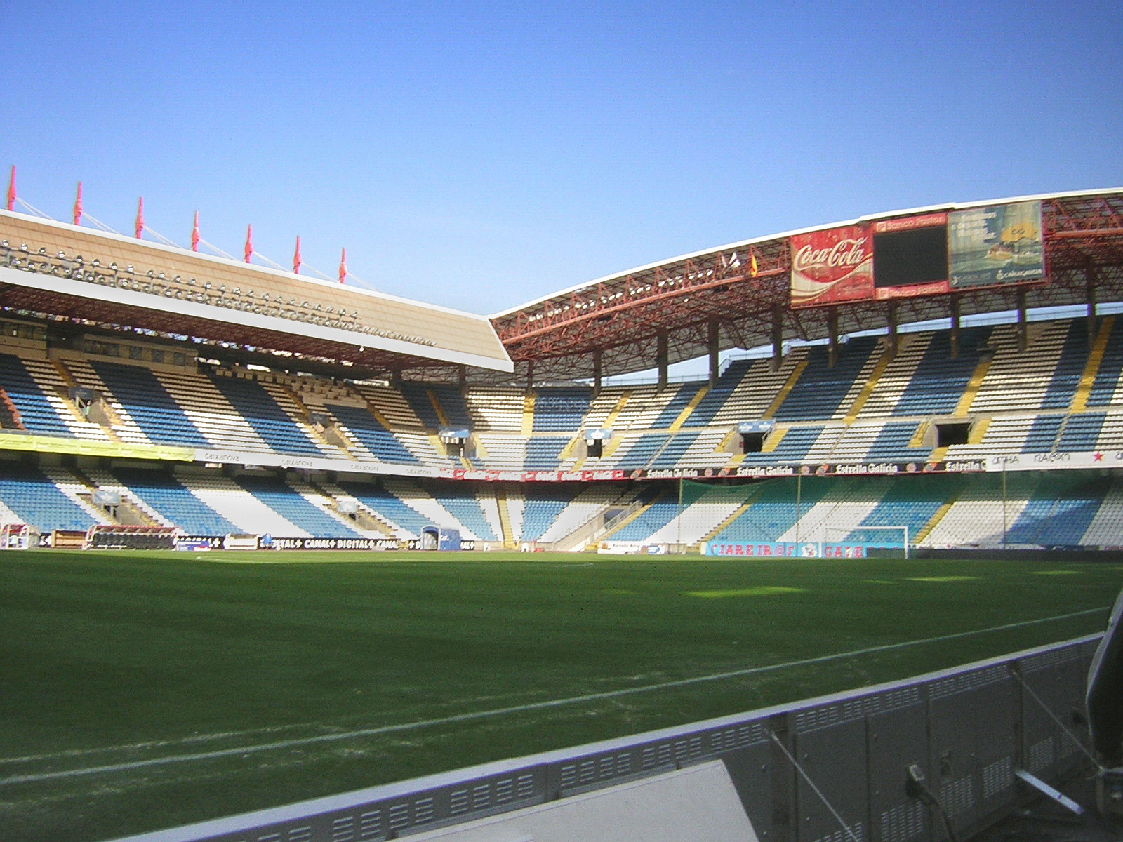 Fotografía tomada dende o interior do Estadio de Riazor.