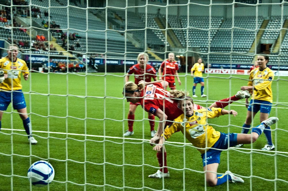 Ada Finskud scores for Røa against Trondheims-Ørn in the Norwegian cup final 2010.