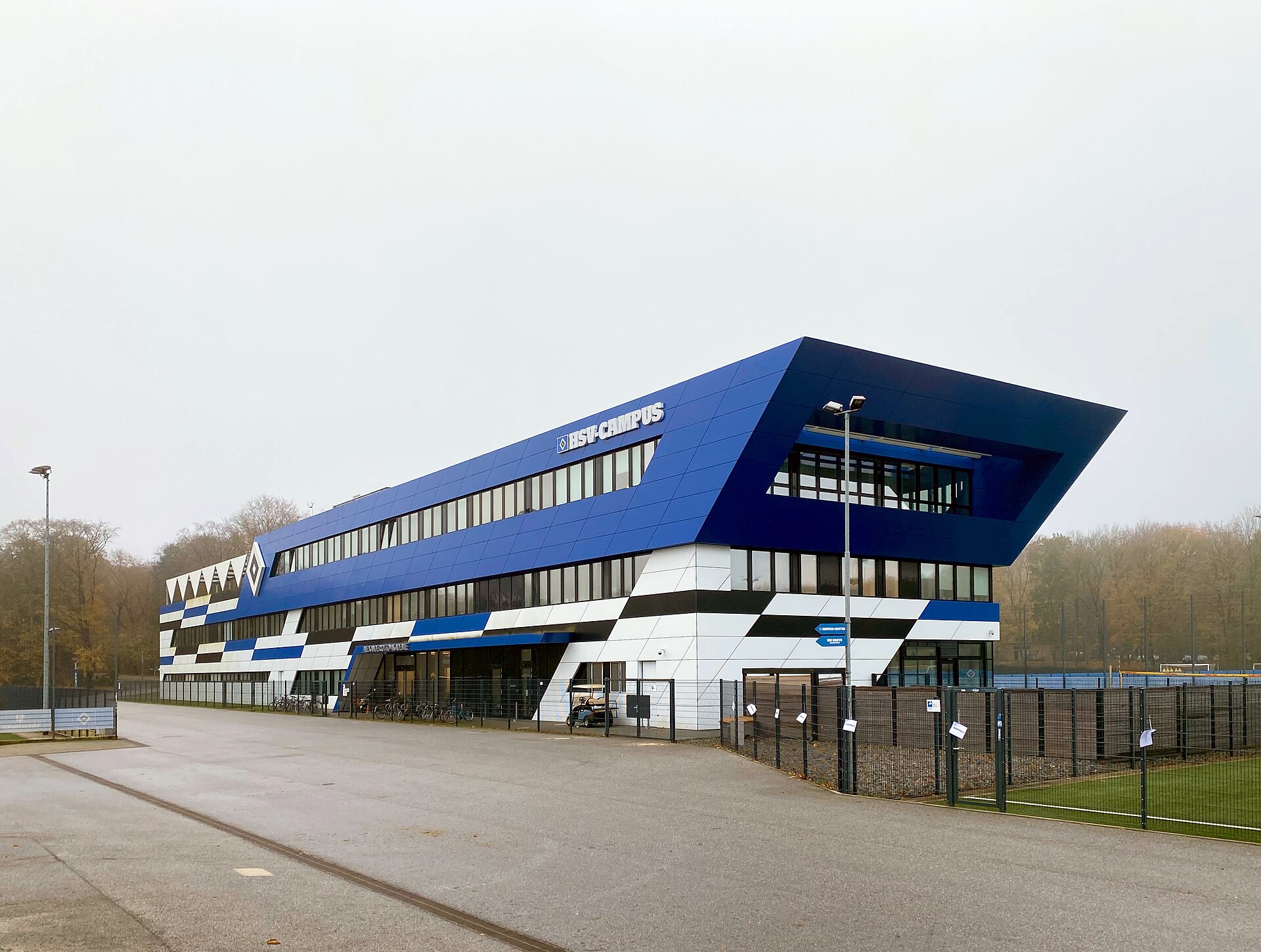 Alexander-Otto-Akademie beim Volksparkstadion in Hamburg