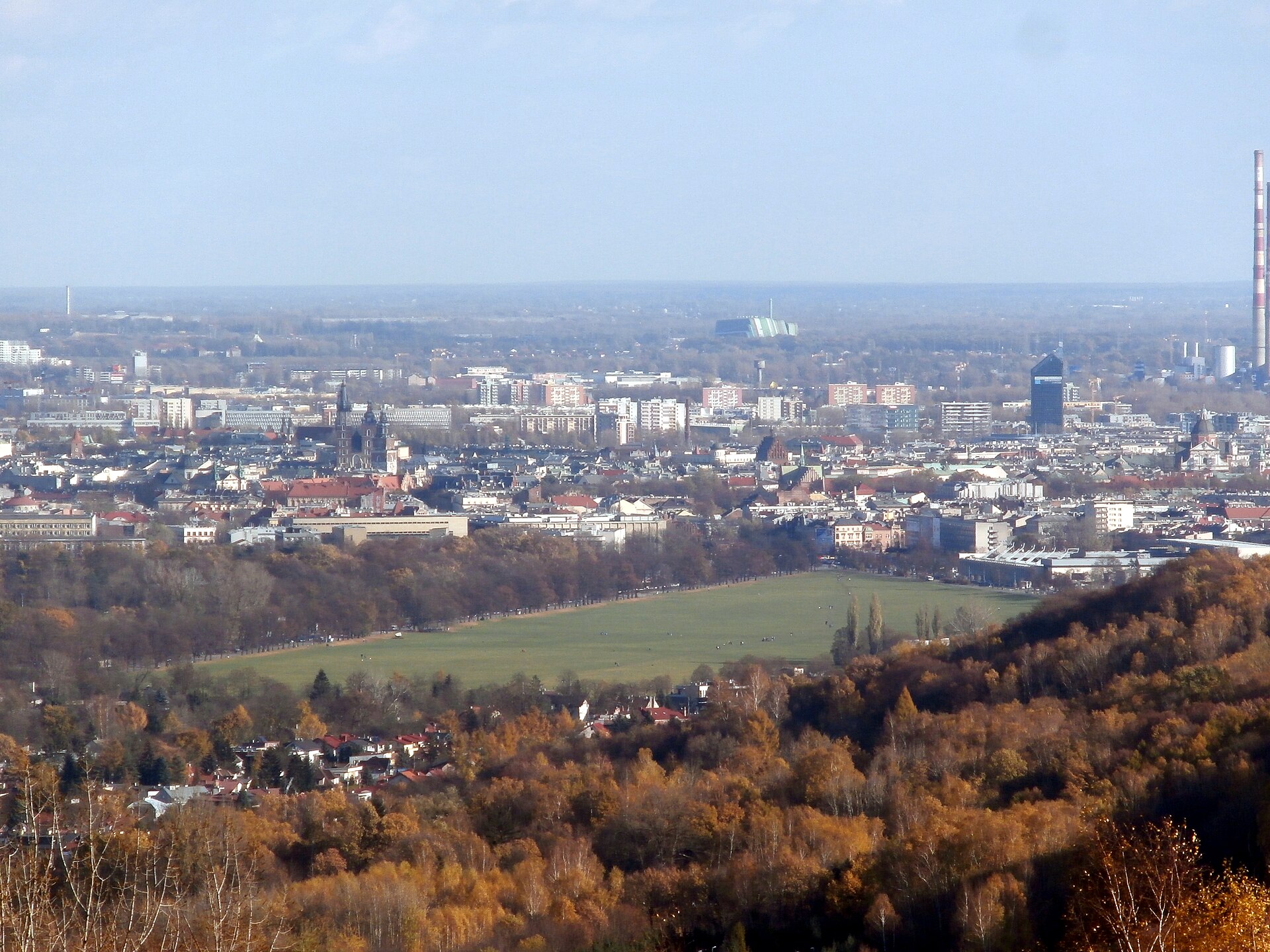 Widok na Błonia krakowskie z Kopca Piłsudskiego, Kraków.