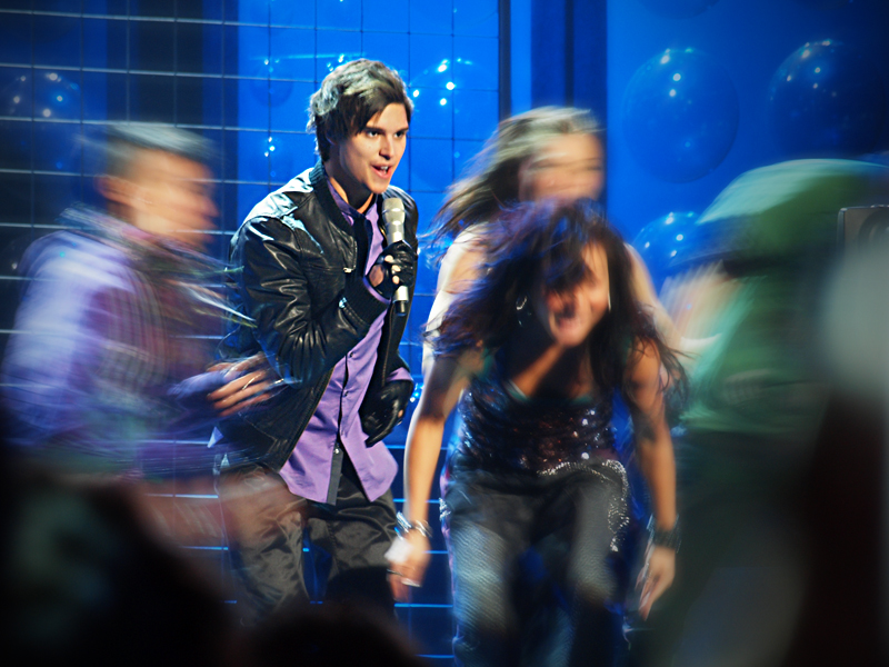Eric Saade performing "Manboy" in Sandviken during Melodifestivalen 2010.