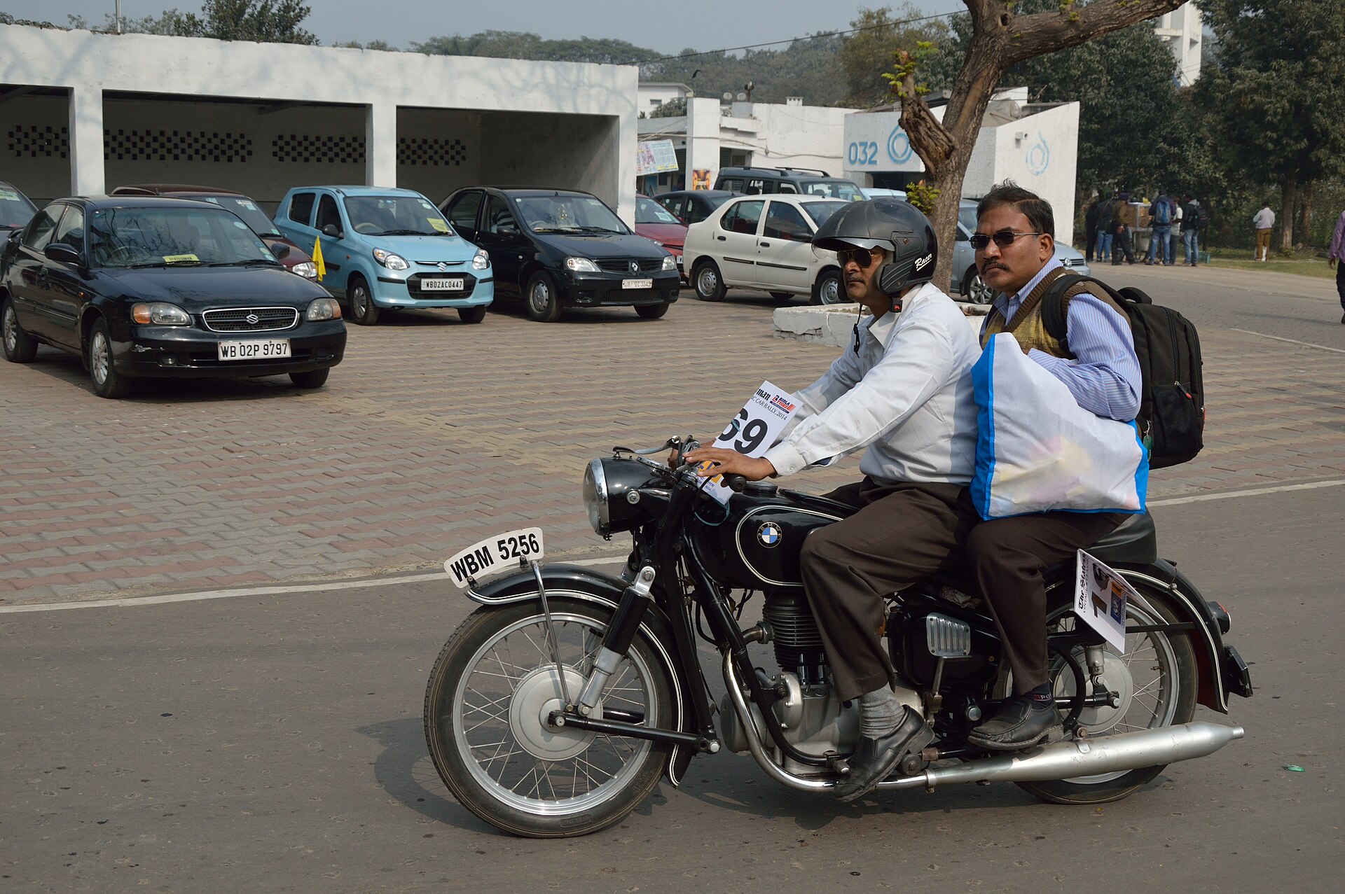 This classic two-wheeler was exhibited and took part during ‘The Statesman Vintage & Classic Car Rally 2014’at the Eastern Command Sports Stadium of Fort William, Kolkata. The route was Strand road, Esplanade, Central avenue, Bhupen Bose avenue, Shaymbazaar five points crossing, APC Roy road, Moulal