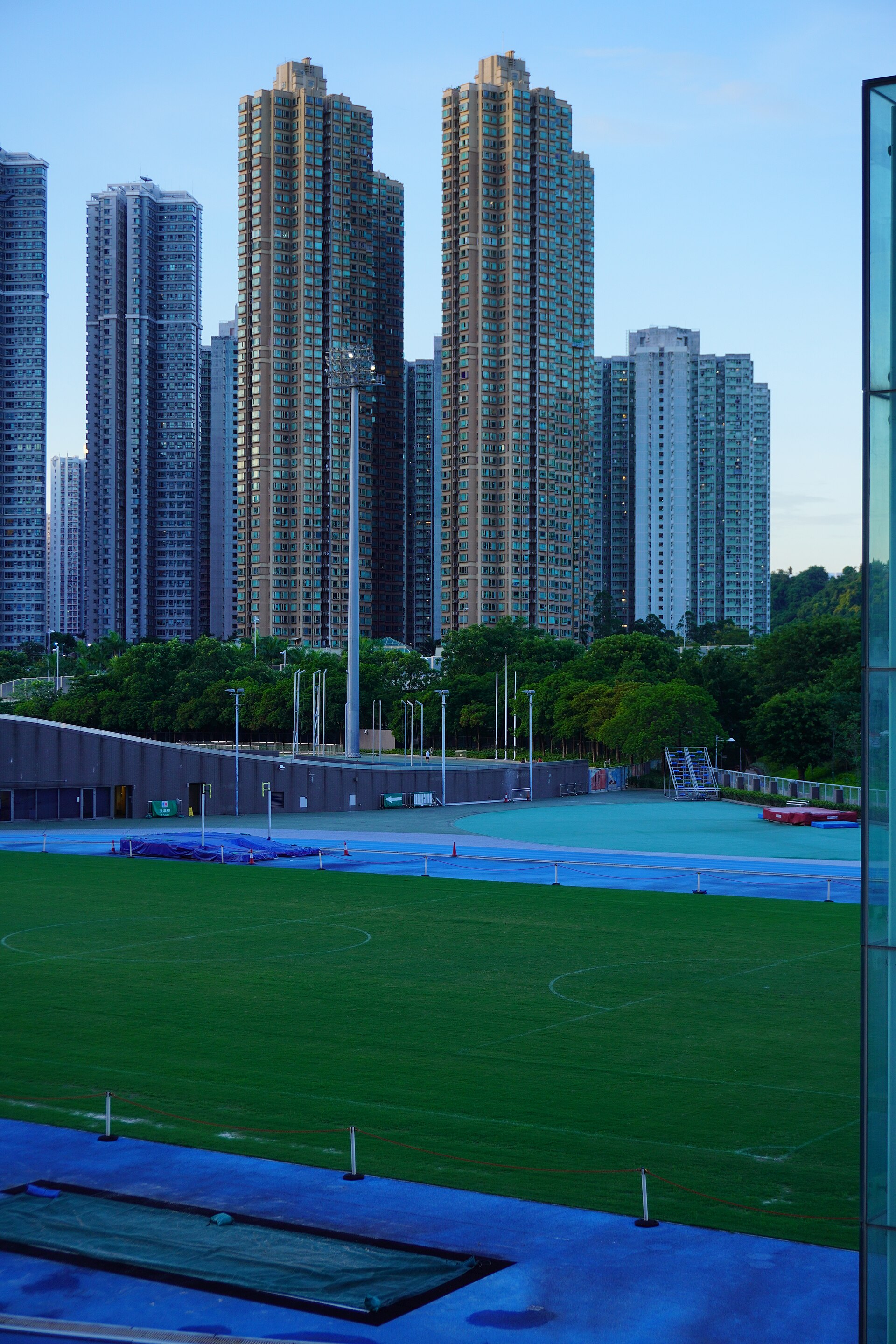 HK SKD TKO zh:將軍澳 Tseung Kwan O zh:寶康路 Po Hong Road evening in July 2021
