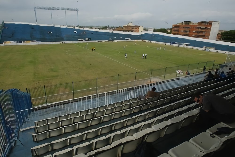 Estádio Antônio Mourão Vieira filho, conhecido como Rua Bariri.