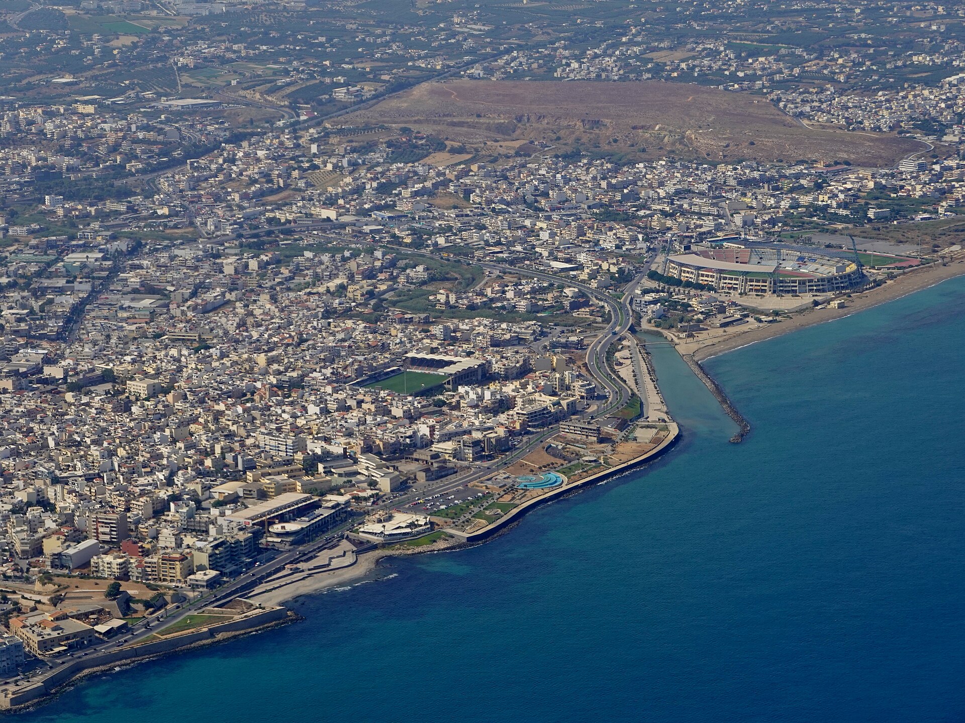 Luftbild der Mündung des Giofyros (Γιόφυρος) in Iraklio, Kreta, Griechenland